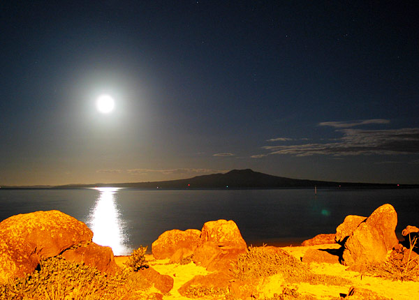 Moon Uprise, Takapuna Beach, Auckland, New Zealand