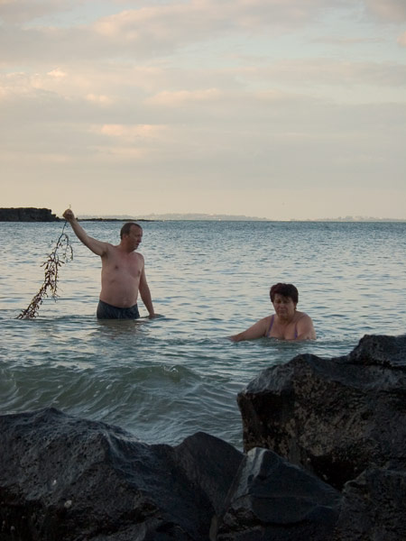 Pa'n'Ma swimin' in da sea, Thorne Bay, Auckland, New Zealand