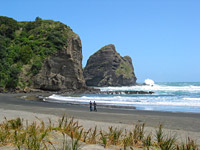 Piha Beach. Rocks