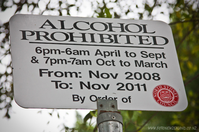 Alcohol prohibited sign in Sydney near harbour Bridge