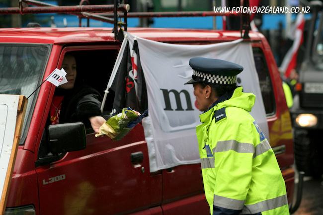 Maori protesters sharing food with a police woman